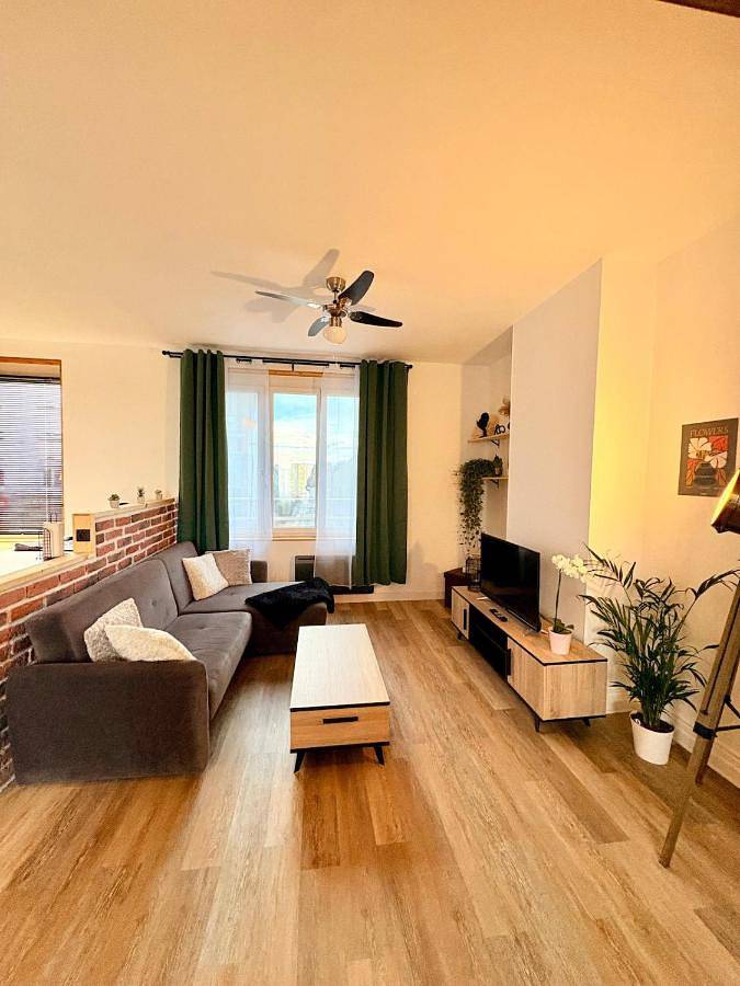 Appartement entier, Bright loft-style duplex 6 people Dunkirk in Coudekerque-Branche, Côte des dunes de Flandres