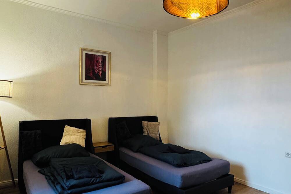 Ganze Wohnung, 3 Zimmer Apartment mit Parkplatz Sleepomat bnb in Aschaffenburg, Mainviereck