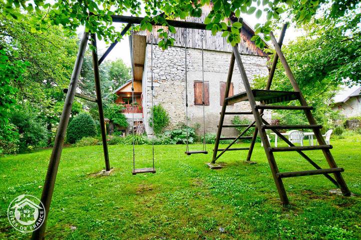 Gîte pour 4 personnes, avec jardin dans Curienne