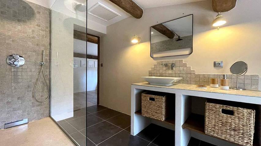 Gîte pour 4 personnes, avec piscine ainsi que vue et jardin à Mas-Blanc-des-Alpilles - 3