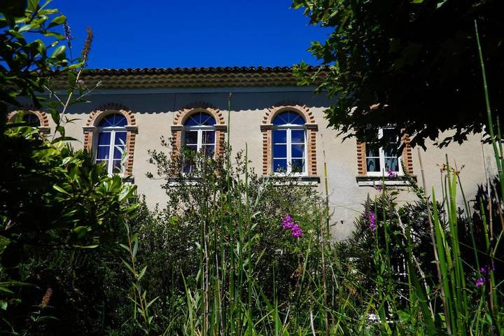 Maison de campagne pour 2 personnes, avec vue et jardin ainsi que terrasse et piscine