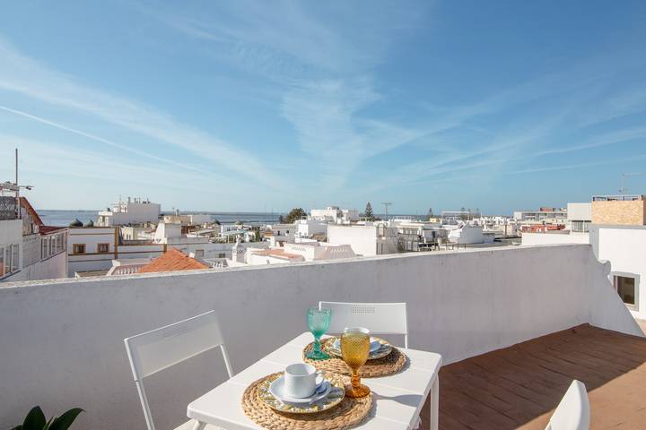 Bellissima casa vacanze "Casarão Al", centrale, con Wi-Fi e terrazze, parcheggio in strada disponibile in Olhão, Parque Natural da Ria Formosa