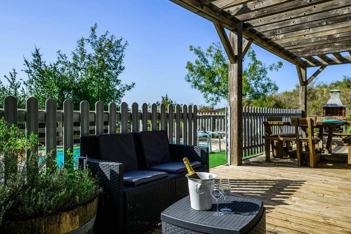 Location de vacances pour 4 personnes, avec piscine ainsi que terrasse et jardin, animaux acceptés à Roquetaillade - 3