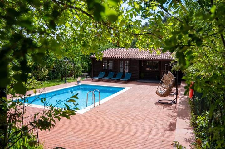 Casa rural para 4 personas, con vistas además de piscina y jardín en Distrito de Viseu