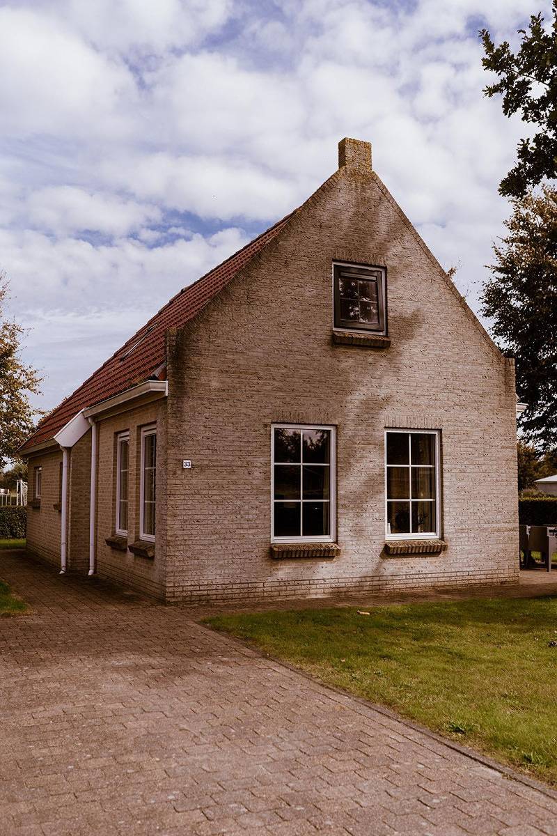 Spacious 8-persons vacation home on a vacation park near Lemmer. in Bant, IJsselmeer