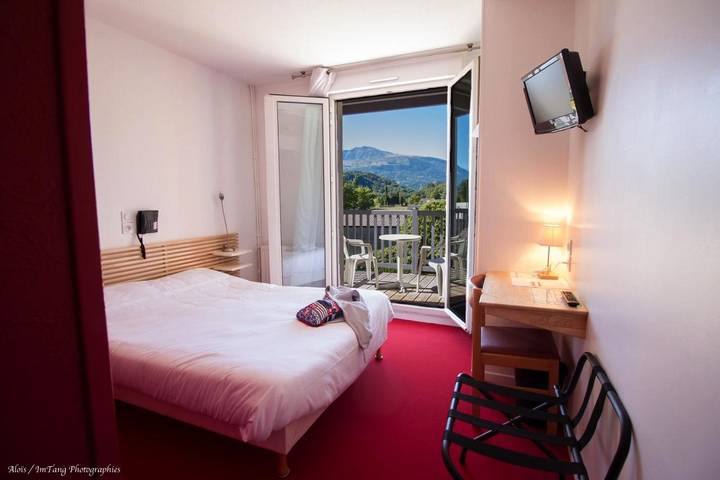 Hôtel pour 3 personnes, avec piscine ainsi que terrasse et vue, animaux acceptés à Agos-Vidalos - 2