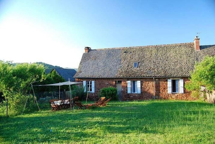 Location de vacances pour 10 personnes, avec terrasse ainsi que vue et jardin à Nauviale - 2