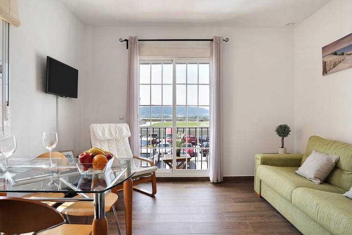 Entire apartment, La Tortuga Playa with Sea View, Pool, Wi-Fi & Garden; Pet-Friendly in Playa de Los Lances, Tarifa