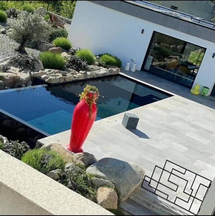 Gîte pour 2 personnes, avec piscine ainsi que terrasse et vue à Casanova