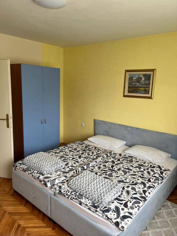 Ganze Wohnung, Two-Bedroom Apartment in Gospitsch, Lika-Senj