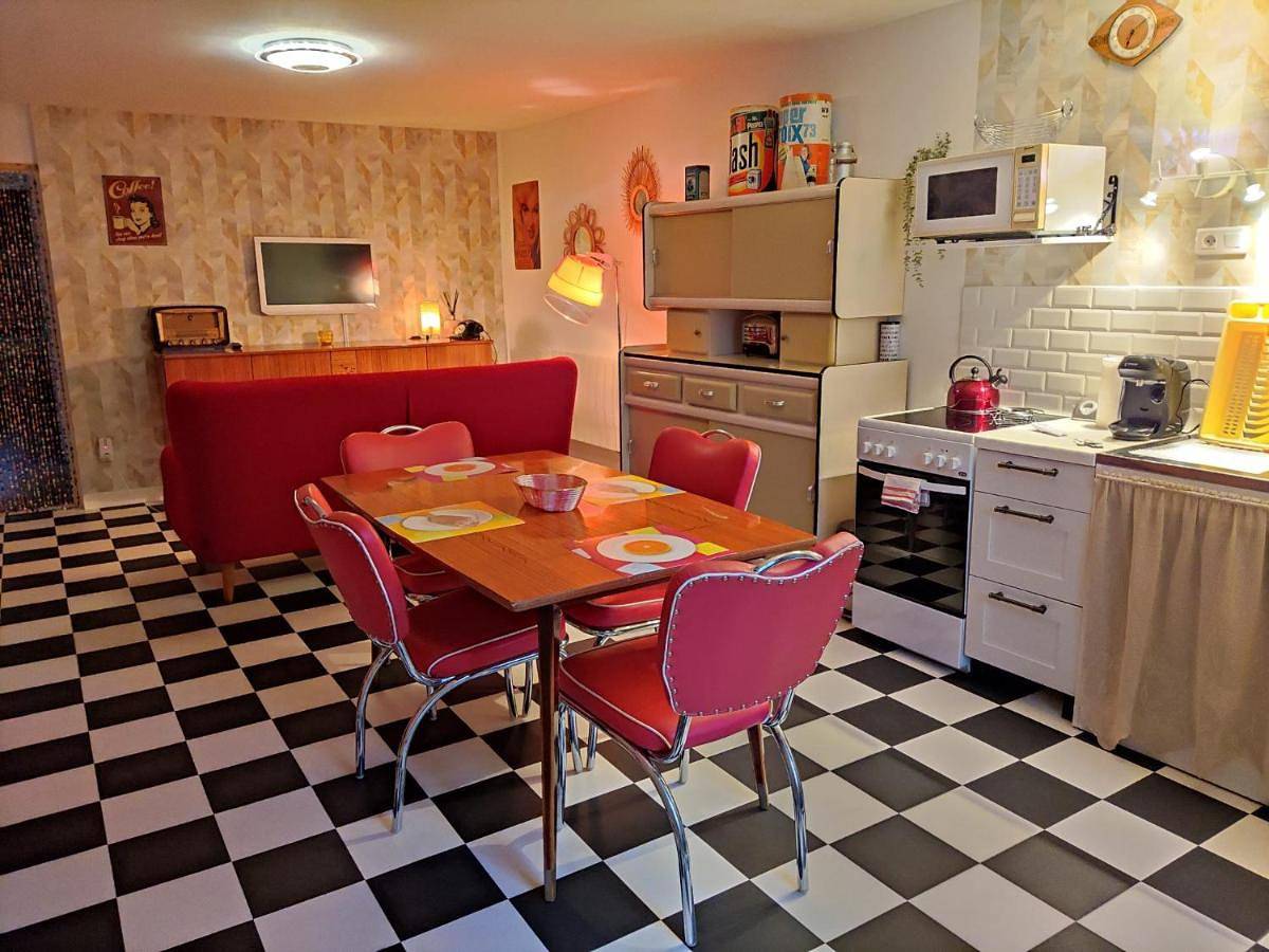 Appartement entier, Le Vegas Logis de luxe avec salle de jeux in Champagnole, Jura Francais