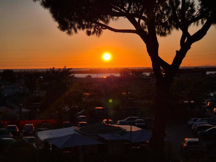 Appartamento per 6 persone, con panorama e balcone nonché vista lago a Baiae