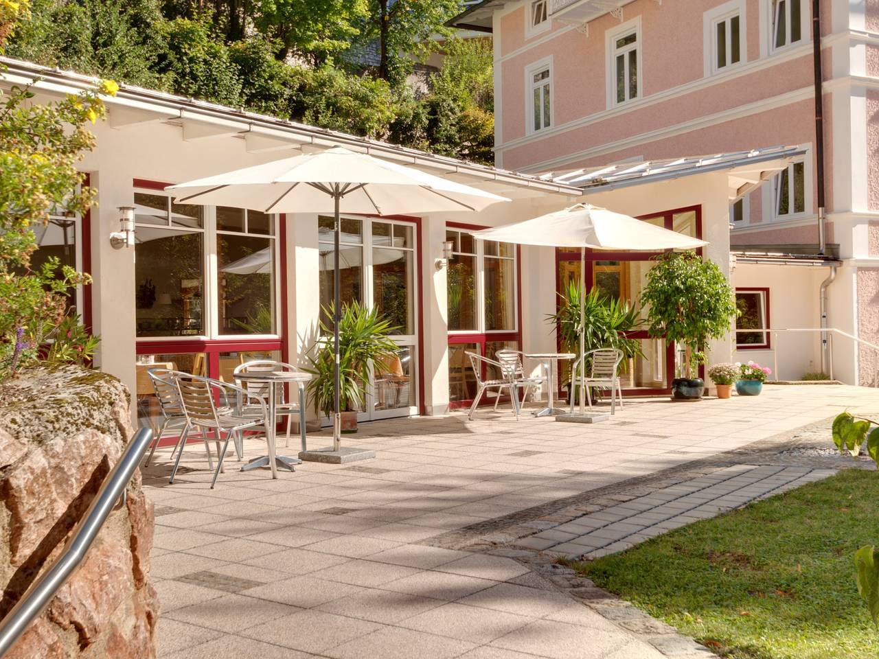 Hotel Bergfried & Schönblick - zentral gelegenes, gut ausgestattetes Appartement 42 qm für 1-3 Personen in Bad Reichenhall, Berchtesgadener Alpen