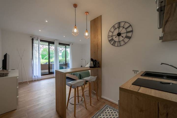 Gîte pour 2 personnes, avec Balcon dans Office De Tourisme Lac D Annecy Rive Plein Soleil