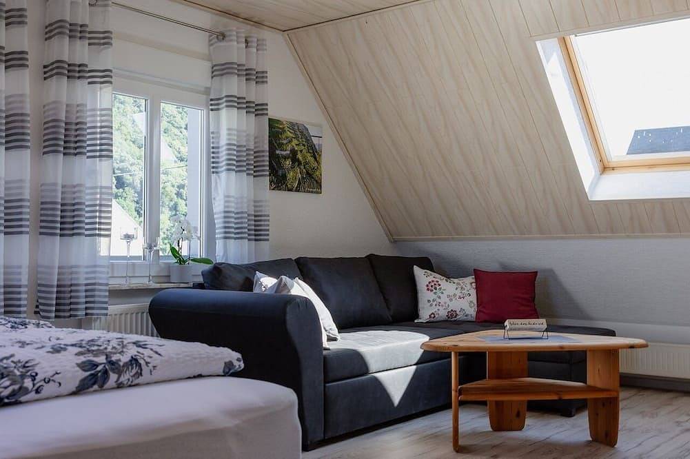 Ganze Wohnung, Ferienwohnung Moselurlaub Winningen mit Moselblick in Winningen, Osteifel