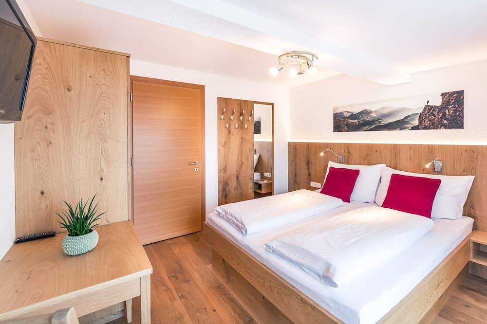 Ganze Wohnung, Haus Rothorn, Appartement Höfer für 8 Personen mit eigener Sonnenterrasse in Schröcken, Bregenzerwald