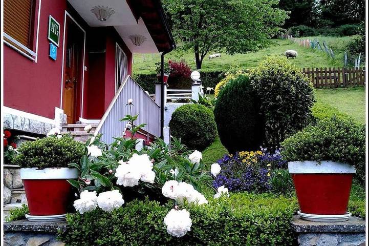 Casa rural para 4 personas, con jardín además de balcón y jacuzzi en Piloña
