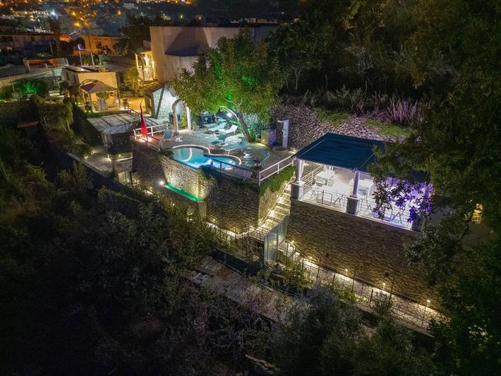 Ferienwohnung für 4 Personen, mit Balkon und Terrasse sowie Whirlpool und Garten