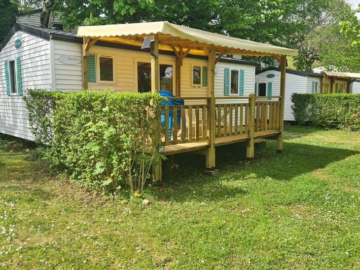 Location de vacances pour 6 personnes, avec terrasse à Désaignes