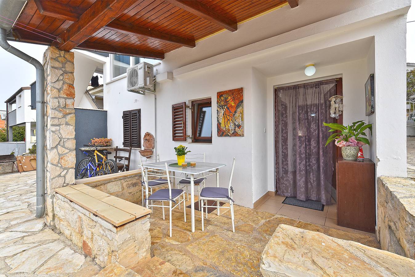 Ferienhaus für 5 Personen mit Terrasse in Stinjan, Pula