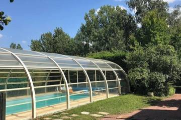 Gîte pour 4 personnes, avec jardin et piscine dans Berthegon