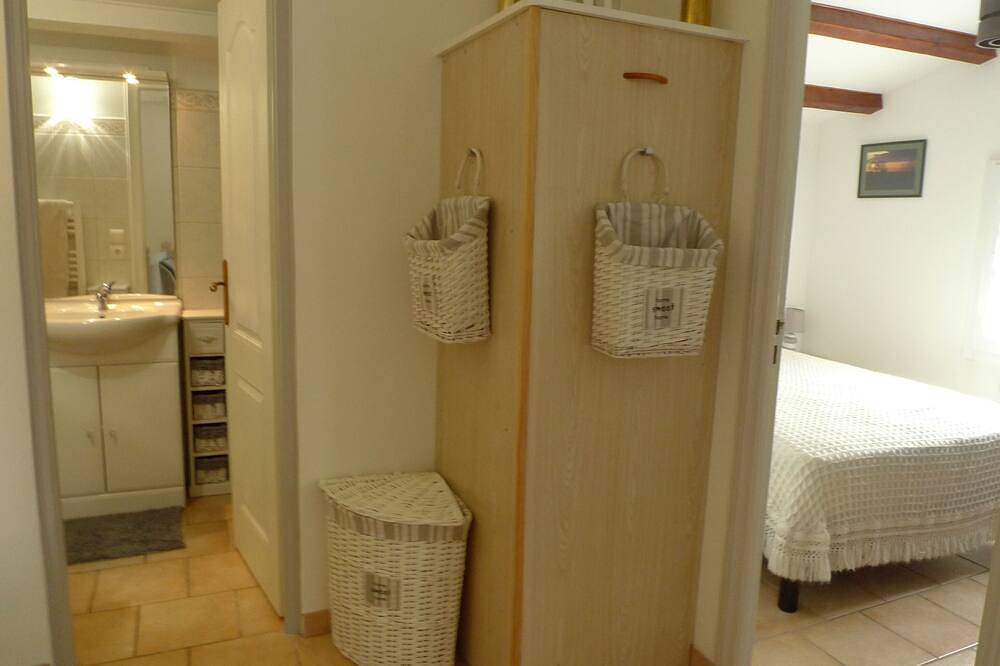 Appartement entier, Appartement T2 classé deux etoiles en centre bourg ,proche des plages. in Angoulins, Région de La Rochelle