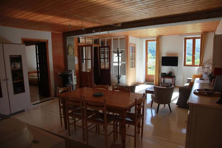 Gîte pour 6 personnes, avec jardin et vue, animaux acceptés à Seyne-les-Alpes - 2