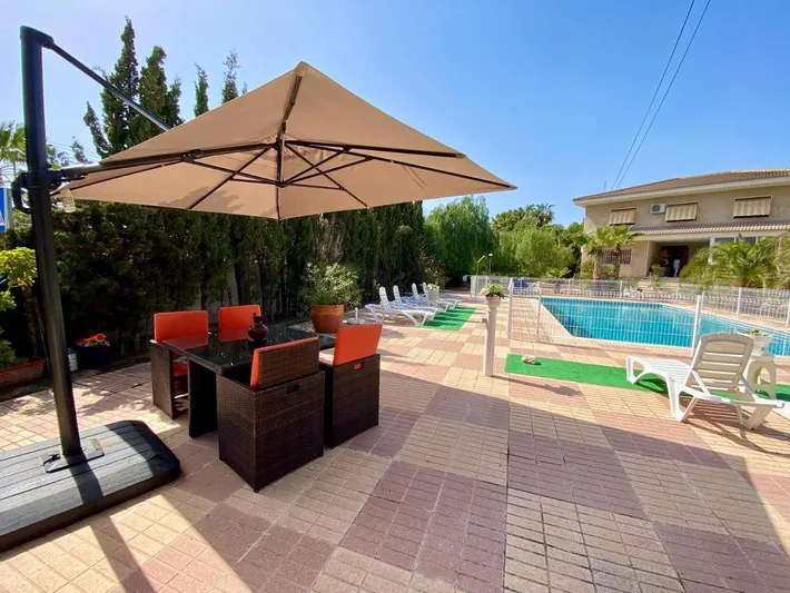 Villa für 10 Personen, mit Ausblick und Kinderpool sowie Pool und Garten, mit Haustier - 1