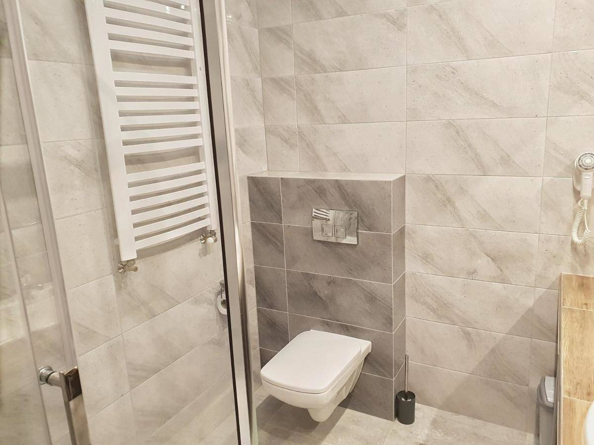 Cały apartament wypoczynkowy, Twin Room with Bathroom in Opole, Region Opole