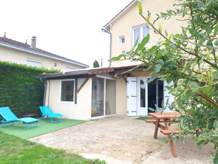Gîte pour 4 personnes, avec jardin à Champcevinel