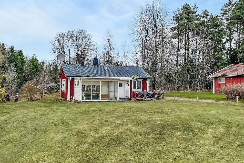2 bedroom awesome home in Sjötofta in Sjötofta, Västergötland
