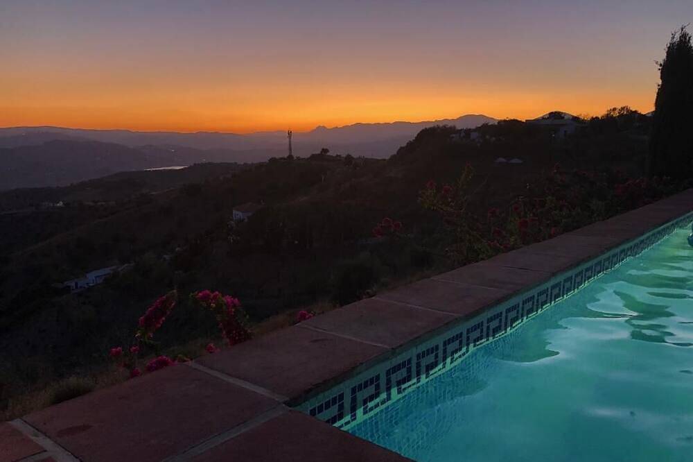 Casa Pequeña - la pequeña pero hermosa casa de campo con impresionantes vistas in Canillas de Aceituno, Provincia de Málaga