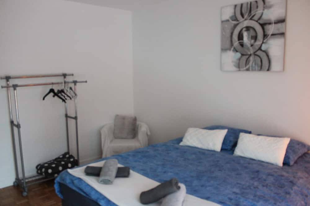 Entire apartment, Quiet, spacious F4 for families or professionals with private parking in Illzach, Mulhouse region