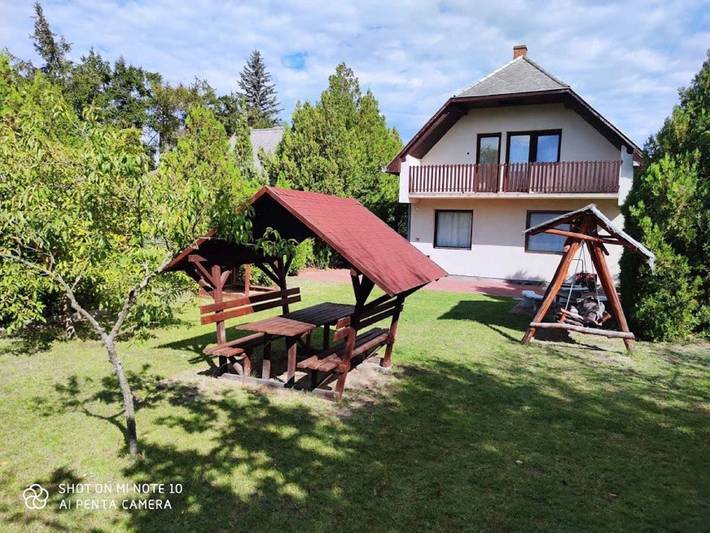 Ferienhaus für 8 Personen, mit Garten in Balatonmariafürdö
