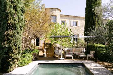 Location de vacances pour 10 personnes, avec vue ainsi que piscine et jardin, animaux acceptés à Châteauneuf-du-Pape