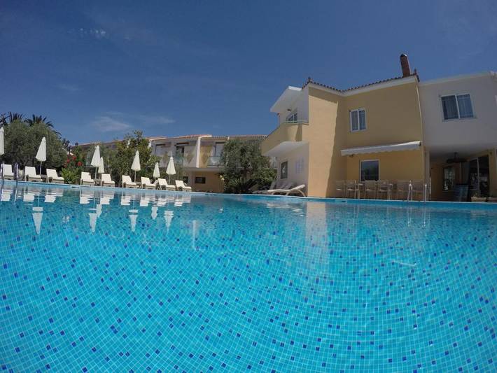Appart’hôtel pour 3 personnes, avec piscine ainsi que vue et jardin