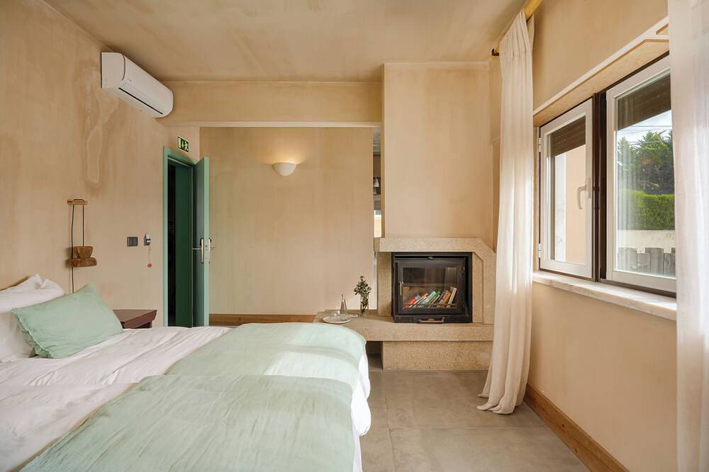 Full Boutique B&B for Events, Retreats, Groups - Azenhas do Mar Valley House in Azenhas do Mar, Costa de Lisboa