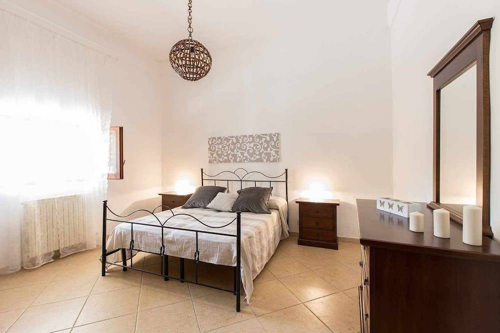 6km from the beaches - near Torre Guaceto Nature reserve. Fenced. Castle at 900m in San Vito dei Normanni, Salento