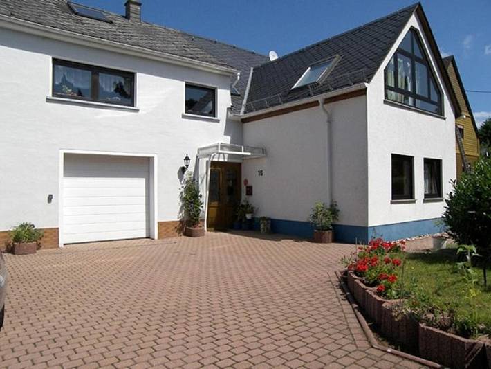 Ferienwohnung für 3 Personen, mit Terrasse und Garten sowie Ausblick in Morbach