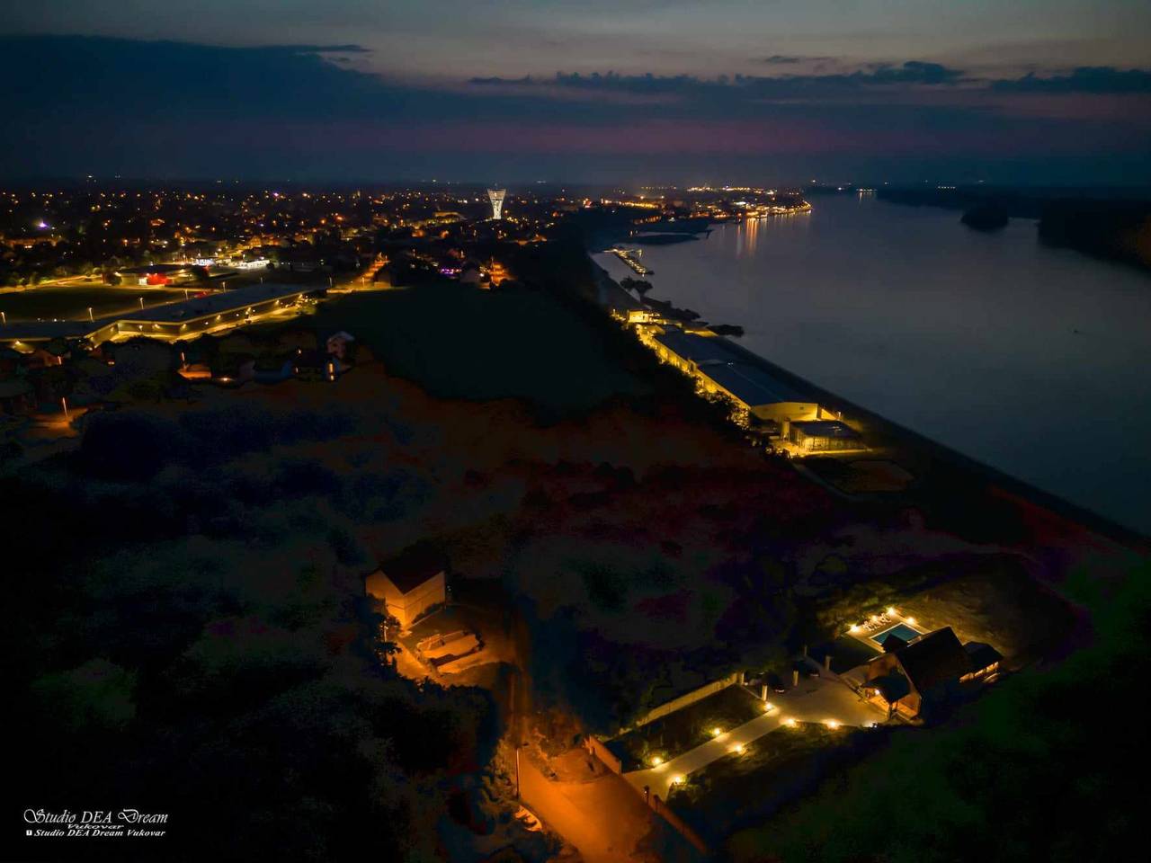 Appartement confortable de 130 m² avec balcon, parking et à 2 km de la plage in Vukovar-Syrmia