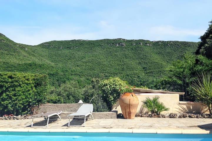 Location de vacances pour 6 personnes à Saint-Julien-de-la-Nef