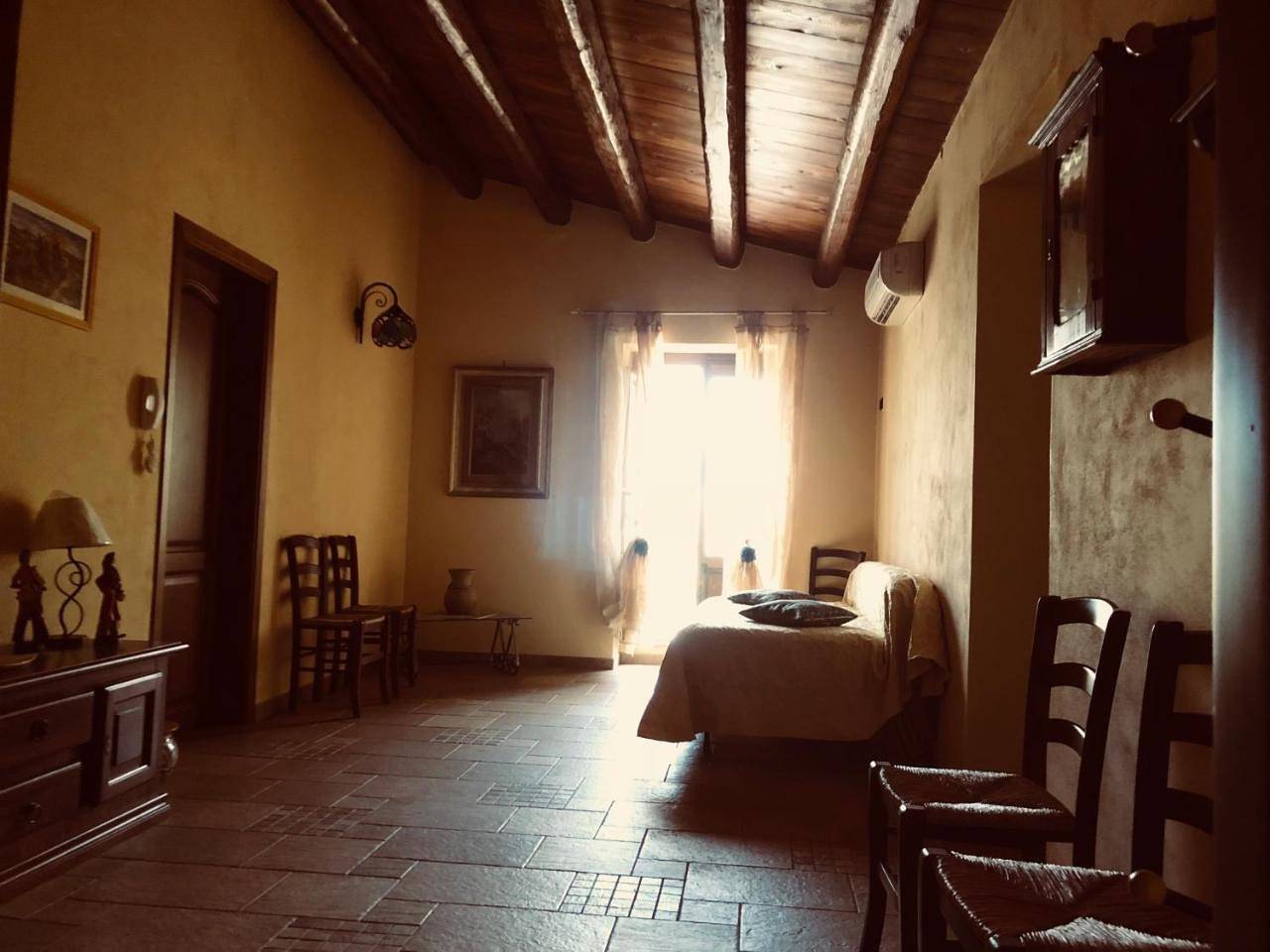 Large Double or Twin Room in Collesano, Provincia di Palermo