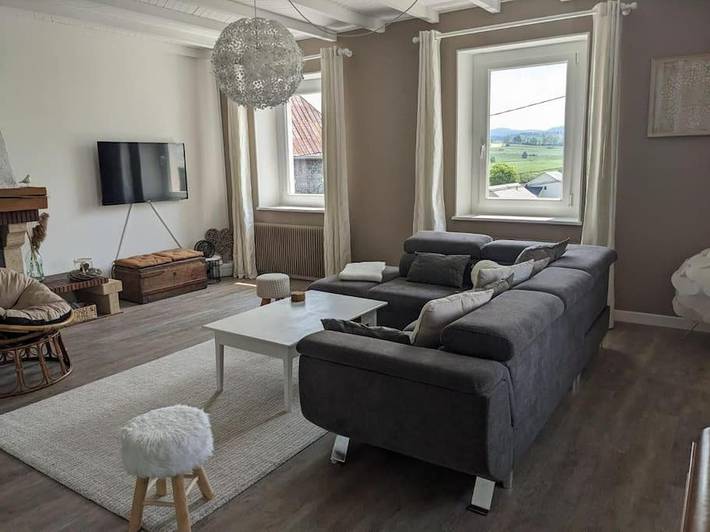 Gîte pour 6 personnes, avec Terrasse ainsi que Jardin et Vue à Saint-Pierre (Jura)
