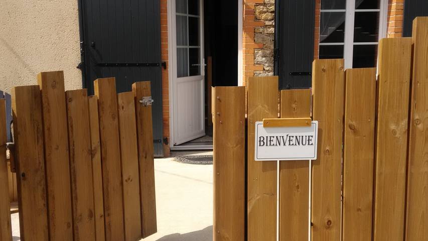 Gîte pour 6 personnes, avec terrasse ainsi que piscine et jardin - 1