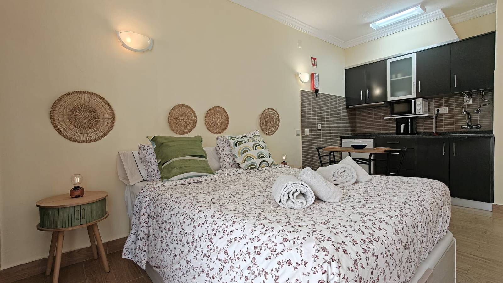 Entire apartment, Sunny Albufeira Beach Studio with Wi-Fi, Balcony, and Close to the Beach in Albufeira, Faro District
