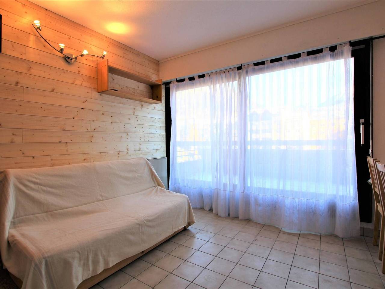 Entire apartment, Cozy Studio w/ Balcony & Private Garage, 200m from Briançon Center & Prorel Lift in Briançon, Serre Chevalier