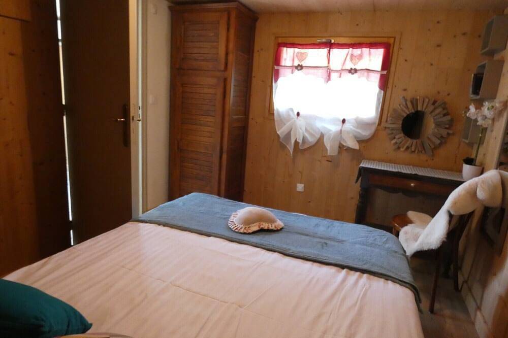 Chalet Tournette lac stations, private jacuzzi mountain view domaine du Fraizier in Thônes, Annecy region