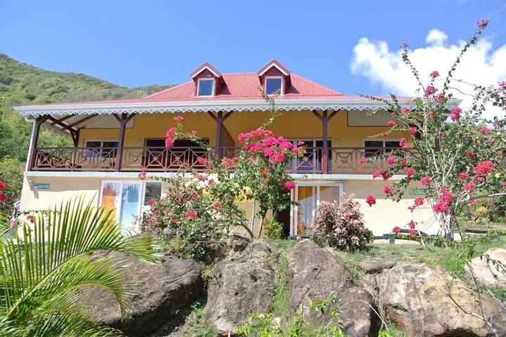 Gîte pour 4 personnes, avec jardin à Terre-de-Bas - 2