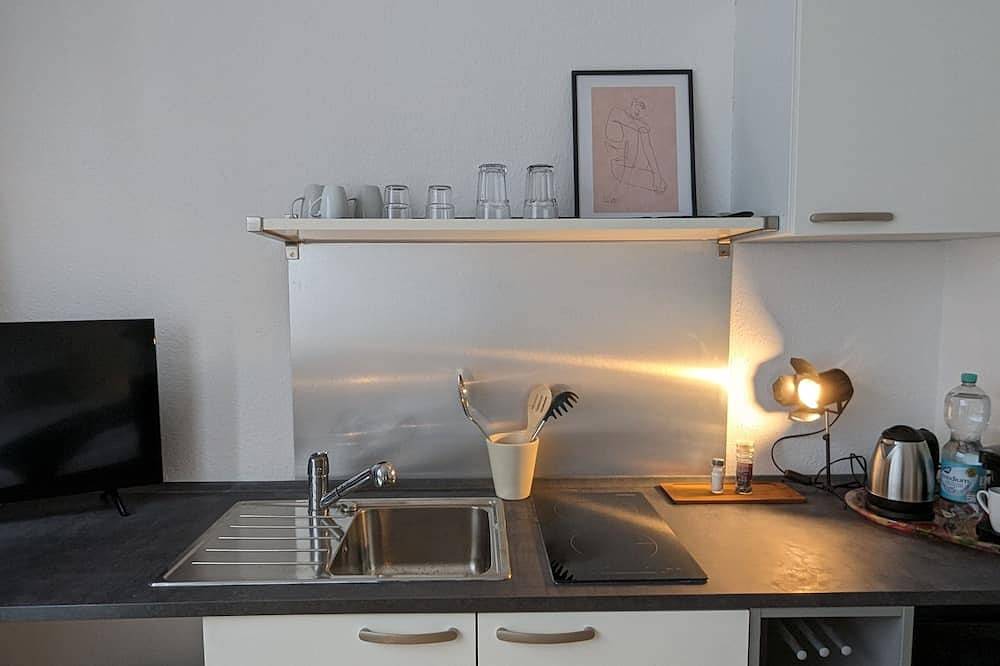 Ganze Wohnung, Kleines Studio mit Küchenzeile und Bad, zentral, barrierefrei in Pforzheim, Nordschwarzwald