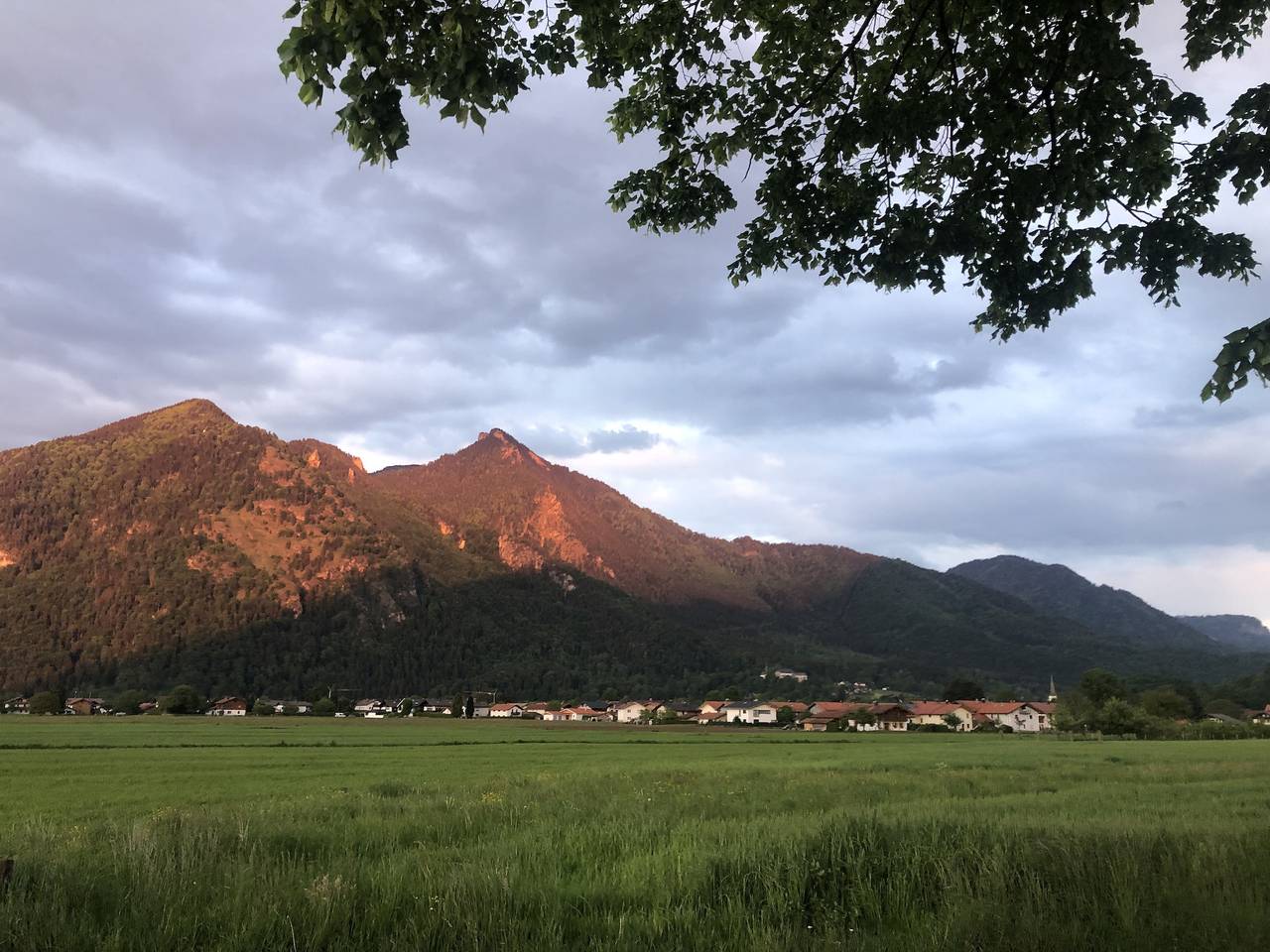 Ganze Ferienwohnung, Ferienwohnung Landhaus zum Sonnenschein - Ferienwohnung Landhaus zum Sonnenschein, 1-6 Personen , 2 Schlafzimmer, 1. Etage, Balkon, freies Wlan, 90 qm in Marquartstein, Bayerische Alpen